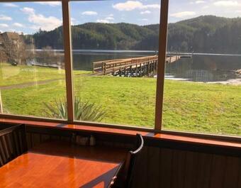 Hotel Lakeshore Lodge