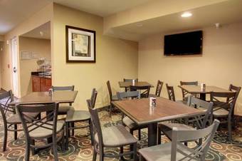 Hotel Cobblestone Inn &amp; Suites