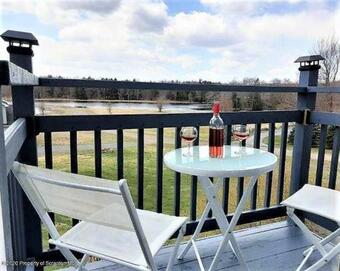 Modern 6 Bedroom Lake View Pocono Home