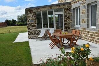 G�tes De La Croix Du Bourg