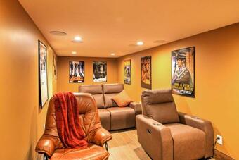 Sugar Berry-remodeled Laughlintown Craftsman Home!