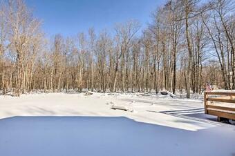 Chic, Cozy Home With Game Room In The Poconos!