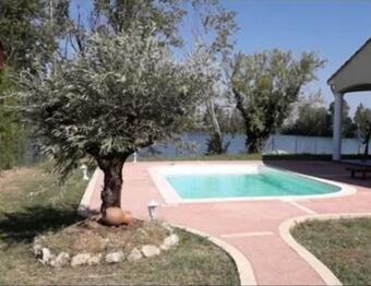 Villa Maison Au Bord Du Lac Avec Piscine Chauff�e