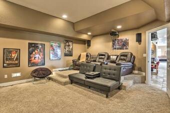 Black Hawk Lower-level Unit With Game Area!