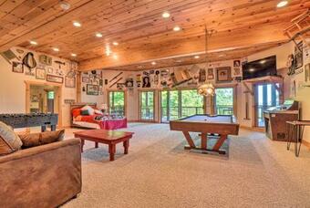 Custom Cabin With 12 Acres On Dale Hollow Lake!