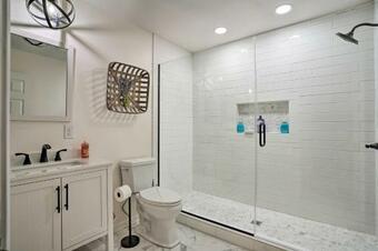 Renovated Cabin With Decks, Views, And Fire Pit!