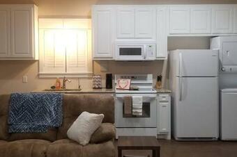 Beautiful Country 1/1 Efficiency Home.