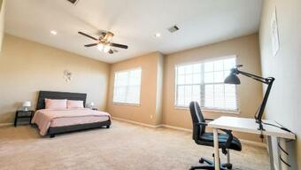 Spacious 2-story Home In Gated Community - Free Parking - Downtown Chinatown