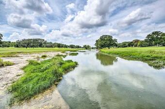 Spacious Salado Home With Hot Tub, Creek Access