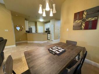 Apartamento New! Gorgeous Stucco Mediterranean-style Home With Relaxing Lakeview!