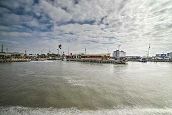 Seadrift Cottage With Deck - 5 Blocks To Hynes Bay!