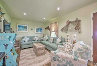 Seadrift Home With Deck And Grill - 5 Blocks To Bay