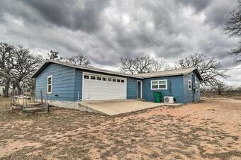 Welcoming Tow Home About 1 Mi To Lake Buchanan!