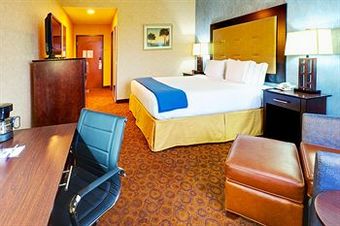 Holiday Inn Express Hotel & Suites Byram