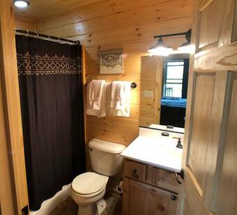 New Cabin With Stunning Views, Sleeps 6!