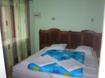 Les Rives Du Lac Du Laouzas