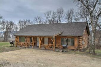 Riverfront Cabin - Treehouse Masters Stayed Here!