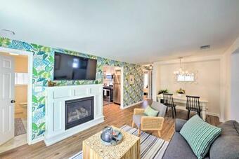 Charming Twin Lakes Hideaway With Private Yard!