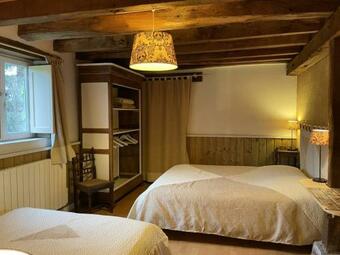 G�te Noyant-d'allier, 4 Pi�ces, 9 Personnes - Fr-1-489-225