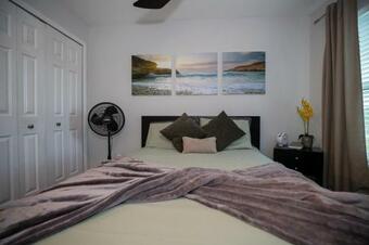 Gorgeous Urban Oasis Withhot Tub, Heated Pool And Private Movie Theater Home