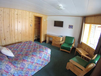 Motel Lone Eagle Lodge And Snowmobile Rental