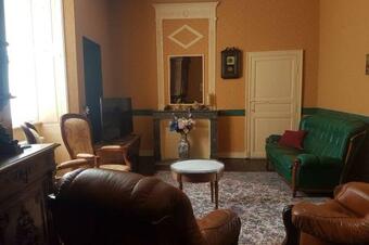 17th Century Townhouse And Garden In Market Town