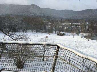 Hostal Ga�a - Les Cabanes Du Ch�ne Rouvre