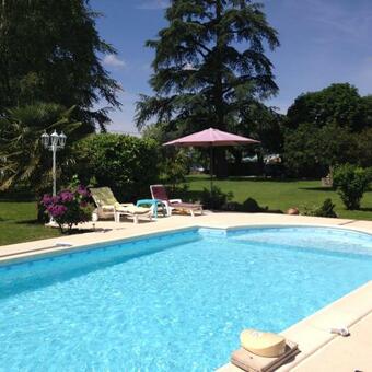 Hostal Chambres Et Table D'h�tes Le C�dre Aveyron