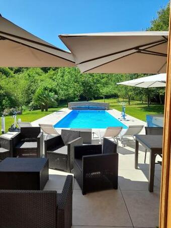 Bed & Breakfast Chambre D'h�tes Avec Piscine Et Spa