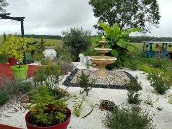 Hostal Agr�able Chambre Privative Avec Piscine Et Jacuzzi.