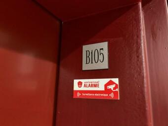 Apartamento F2 R�nov�,lumineux Avec Balcon,parking Et Piscine