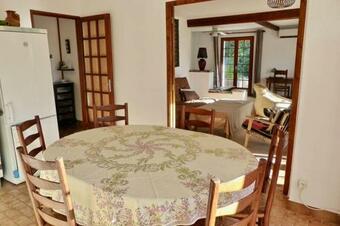 Villa Familiale Avec Piscine Et Grand Jardin Arbor� Proche Des Lacs