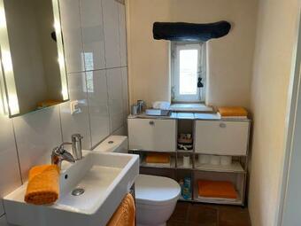 Paradis De Provence, Maison Orange