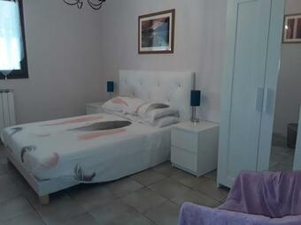 Bed & Breakfast Le Chat Bott� - Vankantiehuis In Languedoc-roussillion