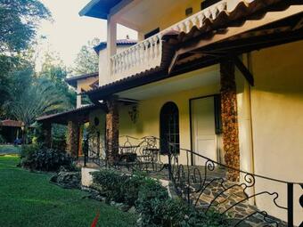 Apartamento Tower Studio In The Treetops In Altos Del Maria Panama