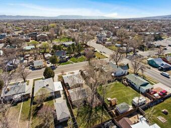 Peach III - Remodeled Rancher With Bright Open Kitchen & Dining Rms