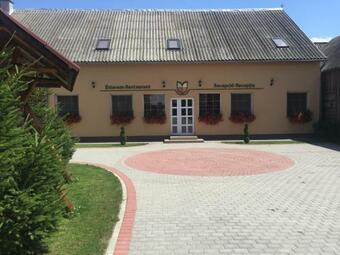 Bed & Breakfast Gyongyvirag Panzio (pensiunea Lacramioara)