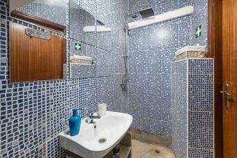 Pequena Casa R�stica Com Piscina