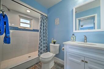 Port Richey Getaway With Lanai, Pool And Grill!