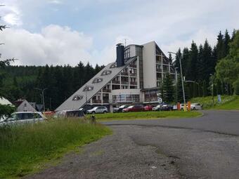 Apartm�n V Lou?n� Pod Kl�novcem, P?�mo U Sjezdovky