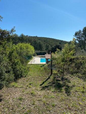 Villa Avec Piscine Pour 10 - 12 Personnes Sur 8000m2 De Terrain, Au Calme