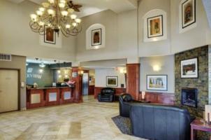 Hotel Lakeview Inn & Suites - Fort Nelson