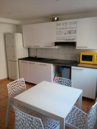 Hostal La Petite Cabri�re