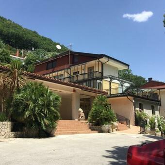 La Contessa Hotel