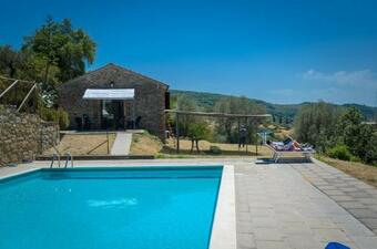 Apartamento Poloturisticoumbria Rustico Con Piscina Vista Lago