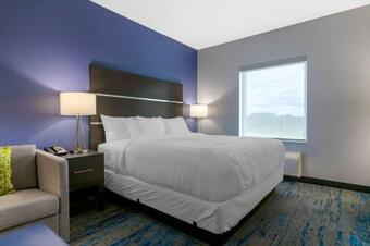 Hotel Comfort Inn & Suites