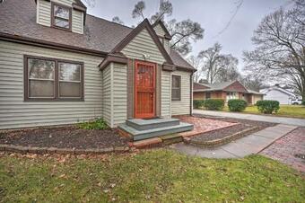 Lovely Benton Harbor Home With 2 Private Decks!