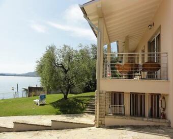 Freddy Holiday House