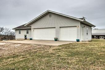 Buffalo Home On A Hill With Pasture Views!