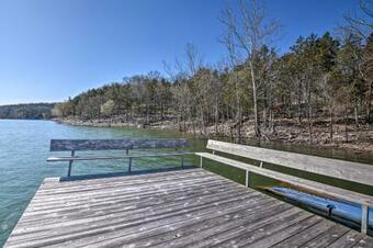 Table Rock Lakefront Getaway With Private Swim Dock!